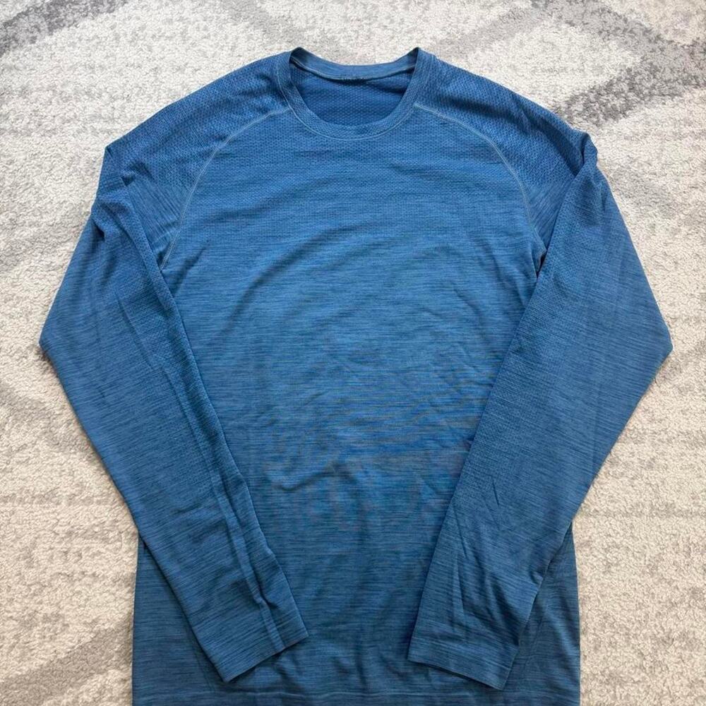 Lululemon blue athletic long sleeve workout shirt size XS